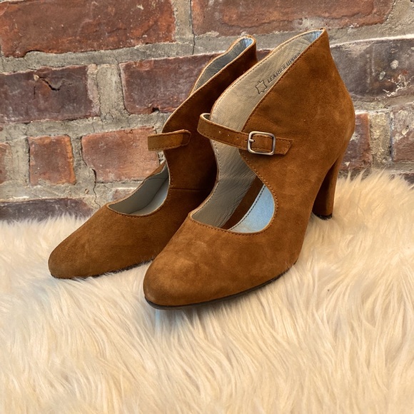 Eric Michael Suede Heels/Booties, Size 5.5 - Picture 4 of 16